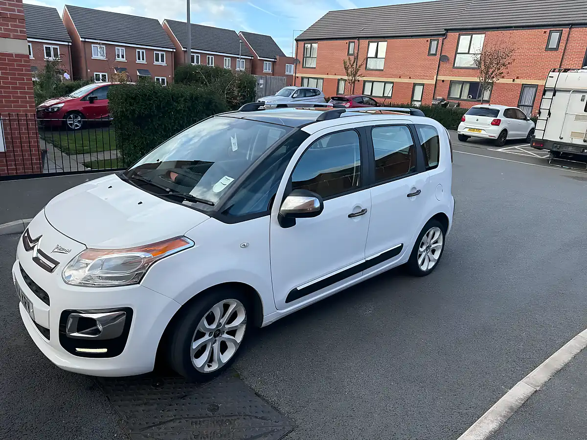Used 2014 Citroen C3 Picasso Selection White - Interior and Exterior details 2