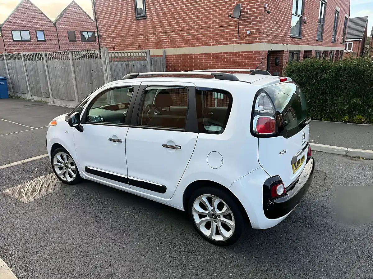 Used 2014 Citroen C3 Picasso Selection White - Interior and Exterior details 3