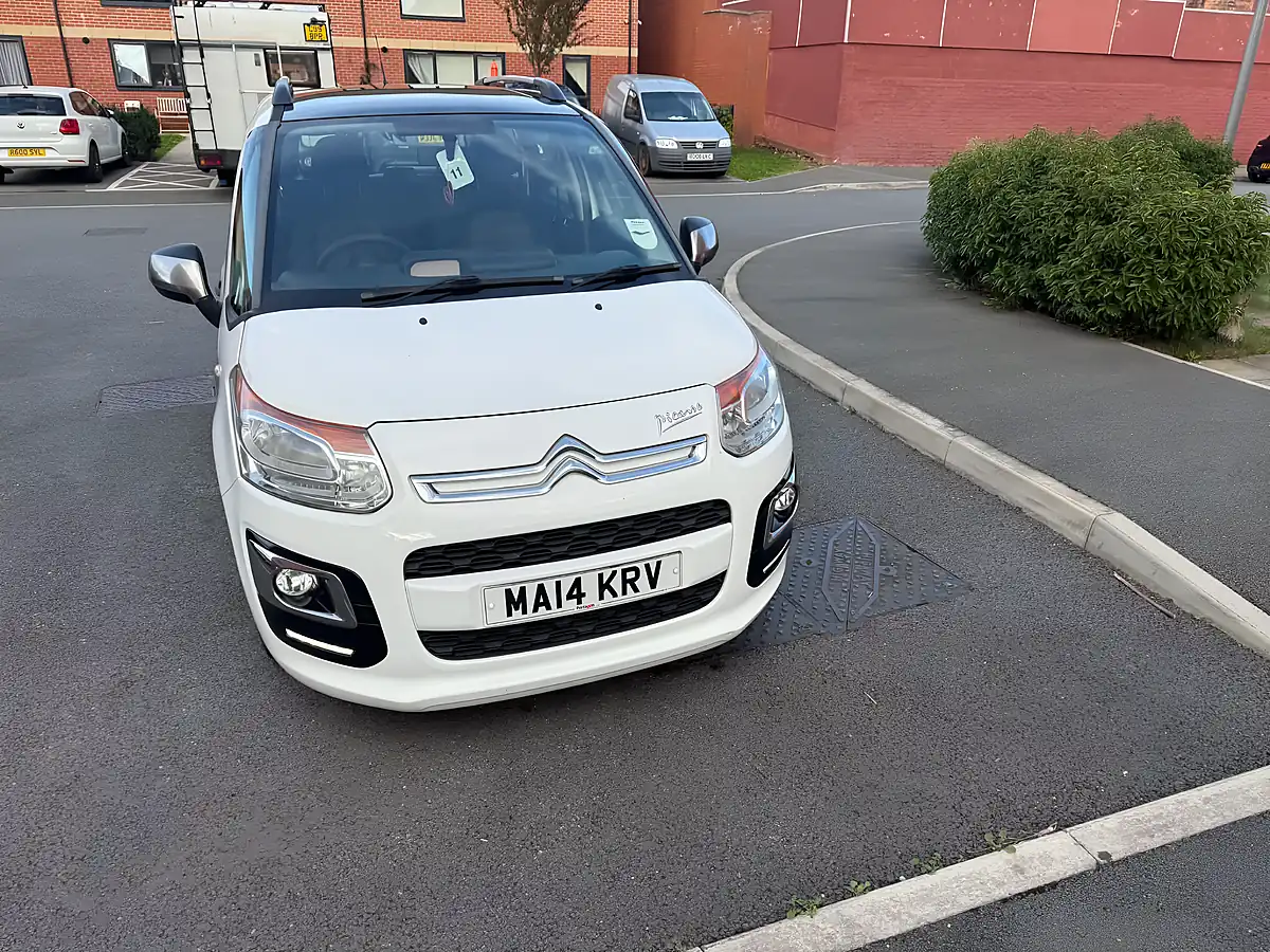 Used 2014 Citroen C3 Picasso Selection White - Interior and Exterior details 5