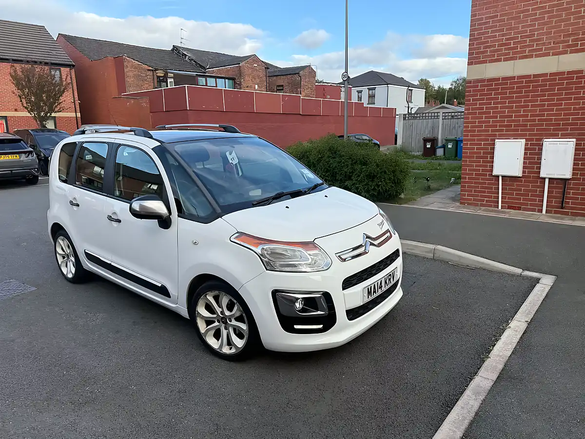 Used 2014 Citroen C3 Picasso Selection White - Interior and Exterior details 6