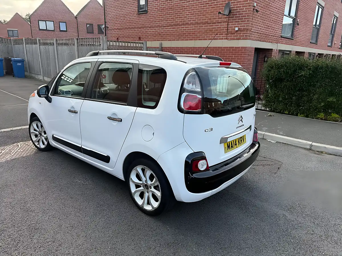 Used 2014 Citroen C3 Picasso Selection White - Interior and Exterior details 7