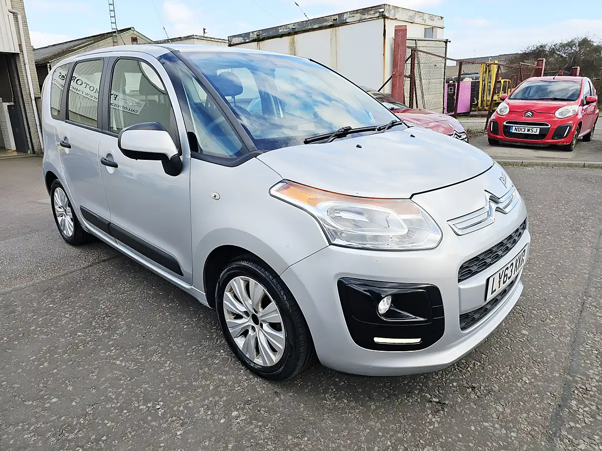 Used 2014 Citroen C3 Picasso Silver - Interior and Exterior details 2
