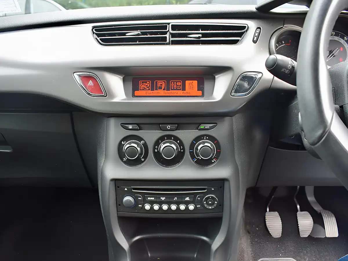 Used 2014 Citroen C3 Vtr+ Silver - Interior and Exterior details 16