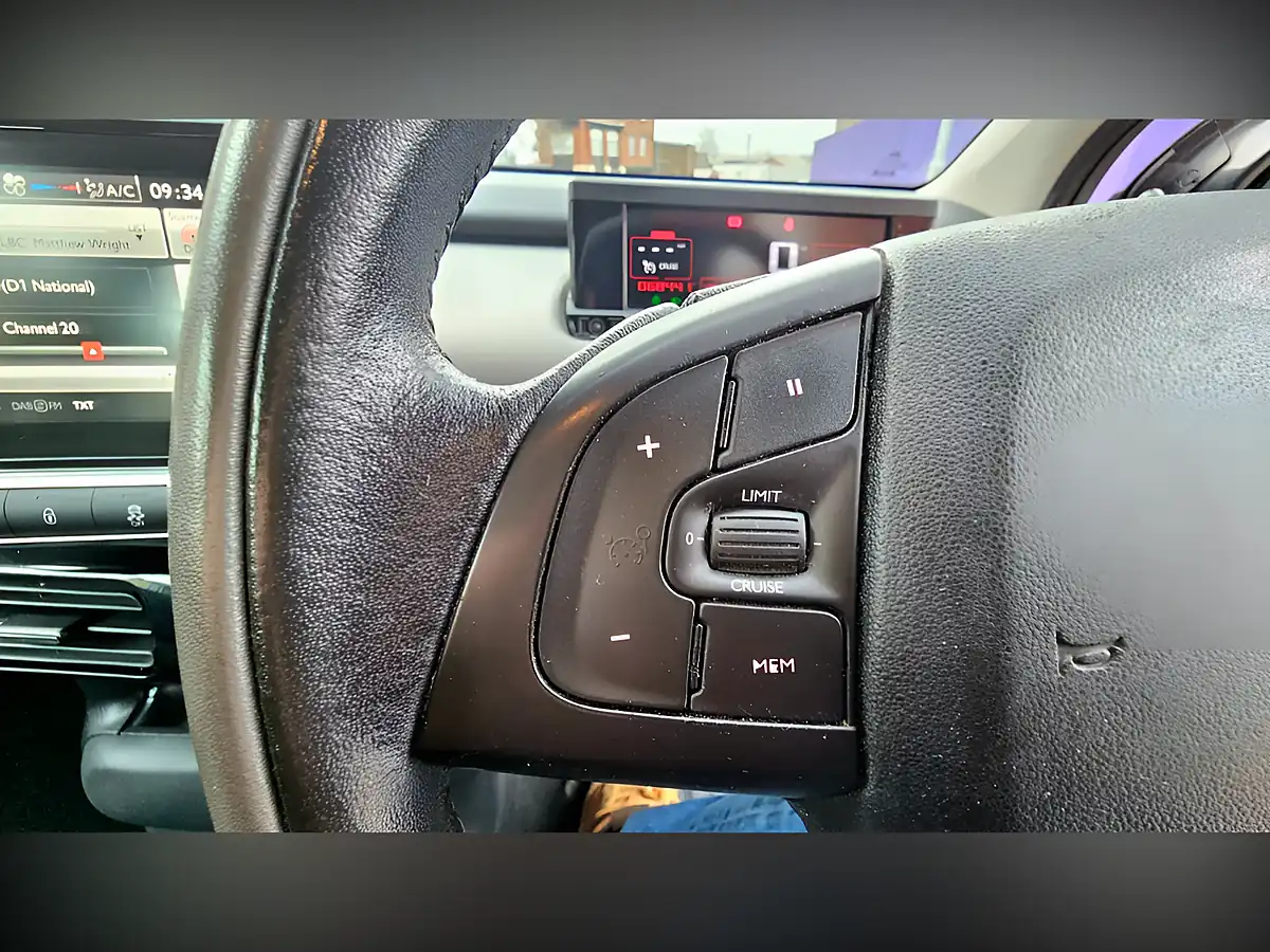 Used 2014 Citroen C4 Cactus Feel Black - Interior and Exterior details 18