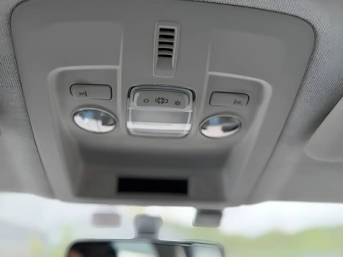 Used 2014 Citroen C4 Cactus Feel Purple - Interior and Exterior details 14