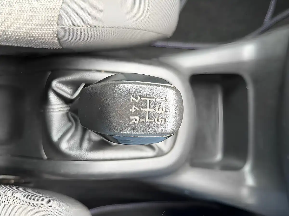 Used 2014 Citroen C4 Cactus Feel Purple - Interior and Exterior details 16