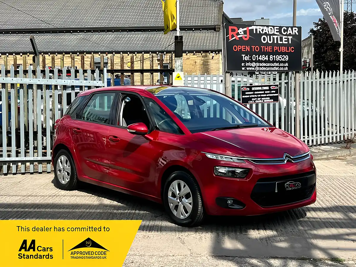 Used 2014 Citroen C4 Picasso Vtr Plus Red - Front View