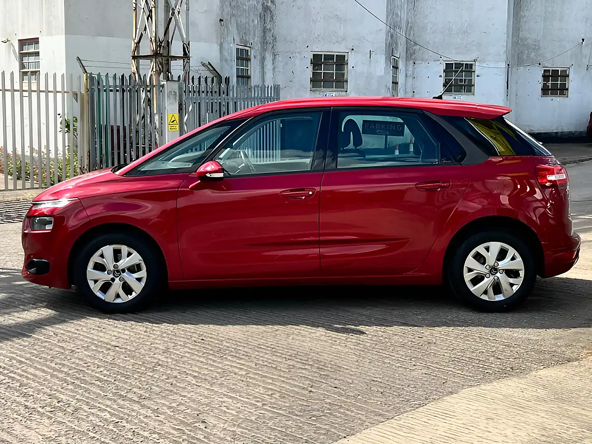 Used 2014 Citroen C4 Picasso Vtr Plus Red - Interior and Exterior details 10