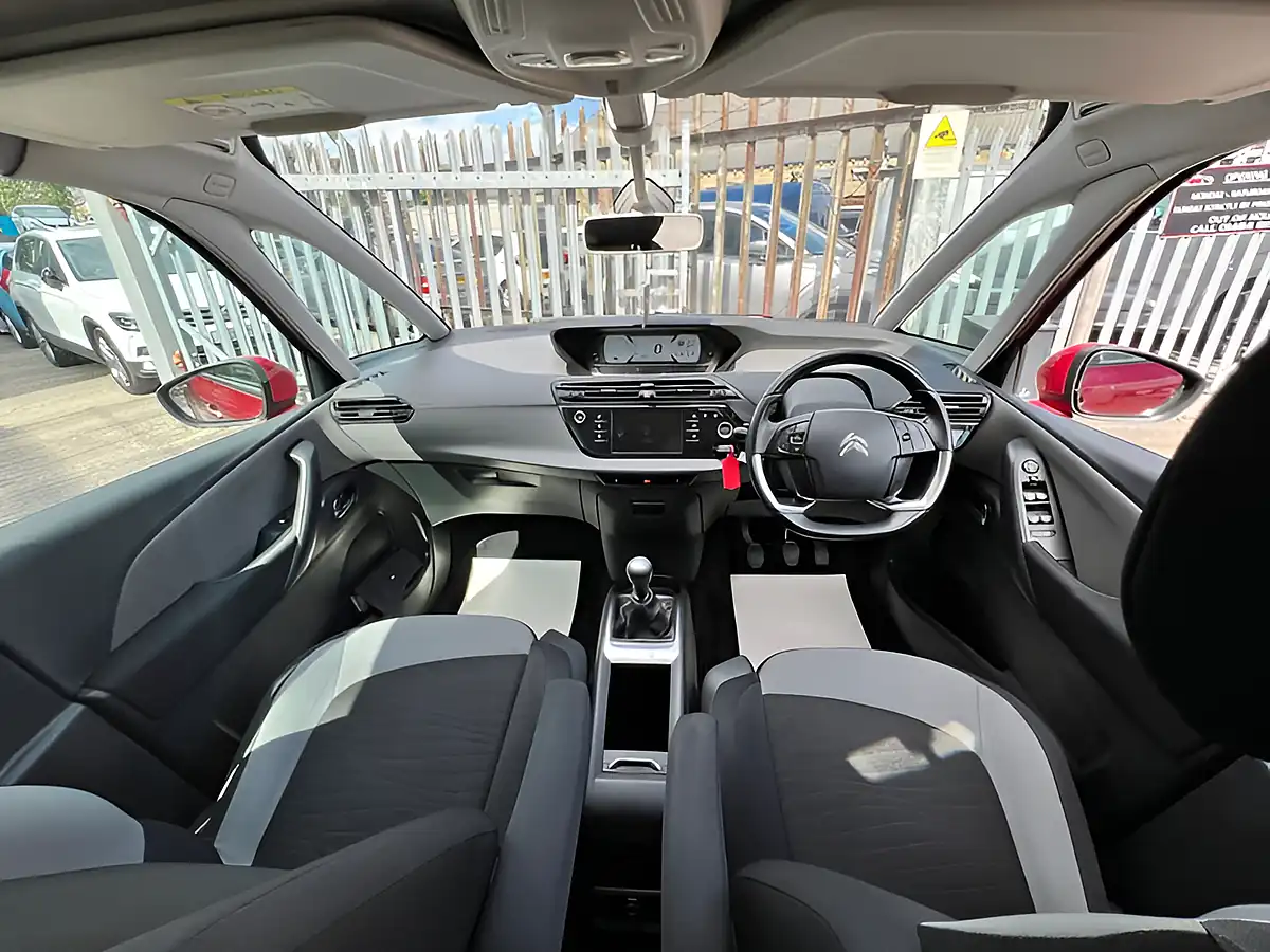 Used 2014 Citroen C4 Picasso Vtr Plus Red - Interior and Exterior details 12
