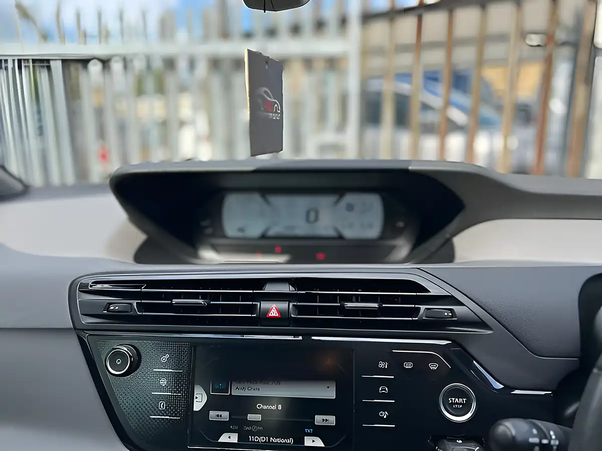 Used 2014 Citroen C4 Picasso Vtr Plus Red - Interior and Exterior details 15