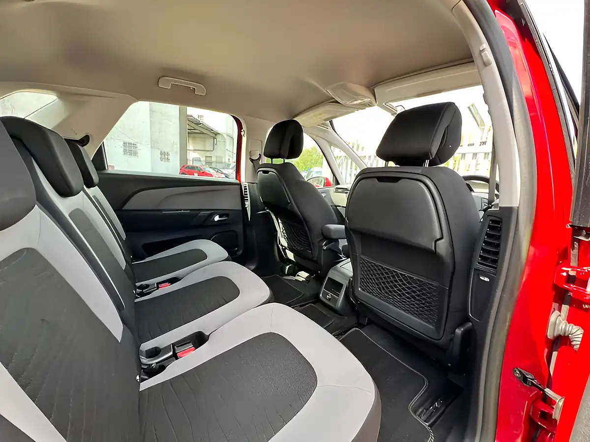 Used 2014 Citroen C4 Picasso Vtr Plus Red - Interior and Exterior details 17