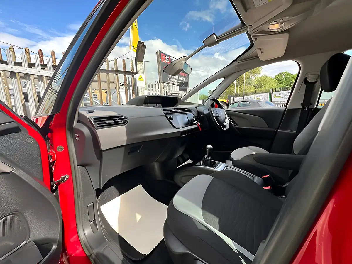 Used 2014 Citroen C4 Picasso Vtr Plus Red - Interior and Exterior details 18