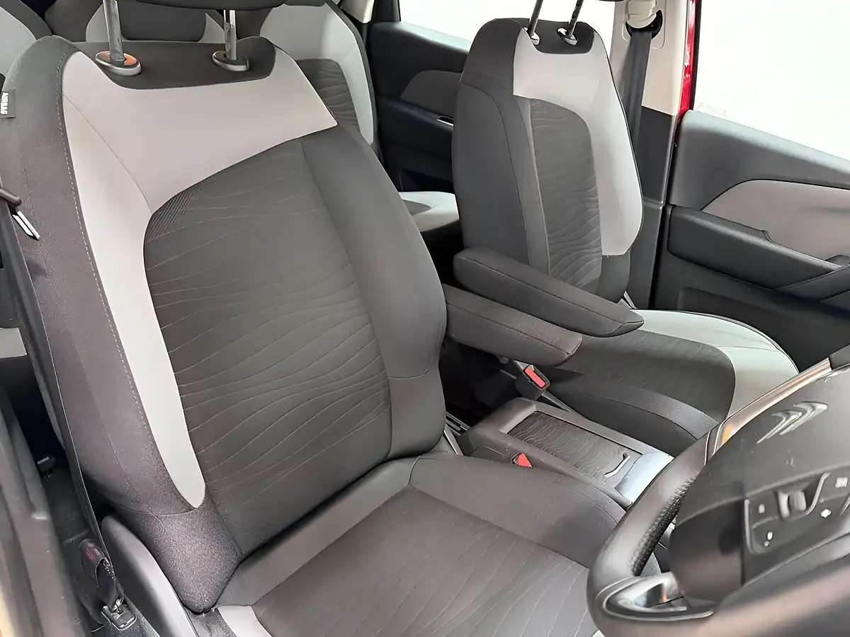 Used 2014 Citroen C4 Picasso Vtr+ Red - Interior and Exterior details 11