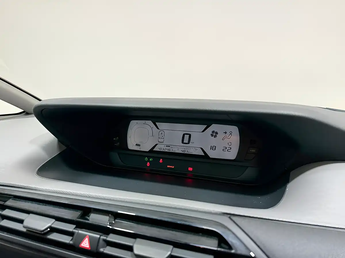 Used 2014 Citroen C4 Picasso Vtr+ Red - Interior and Exterior details 17