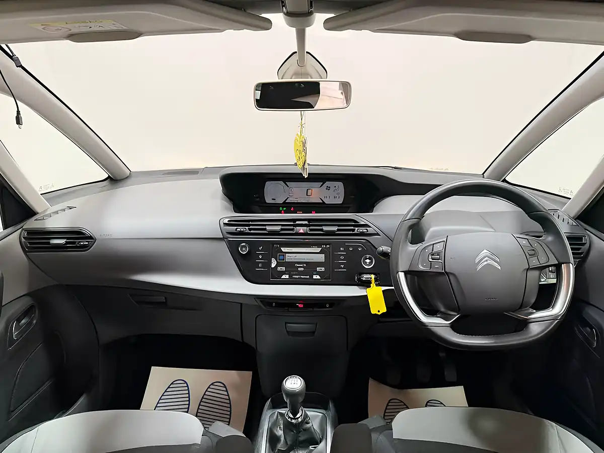 Used 2014 Citroen C4 Picasso Vtr+ Red - Interior and Exterior details 4
