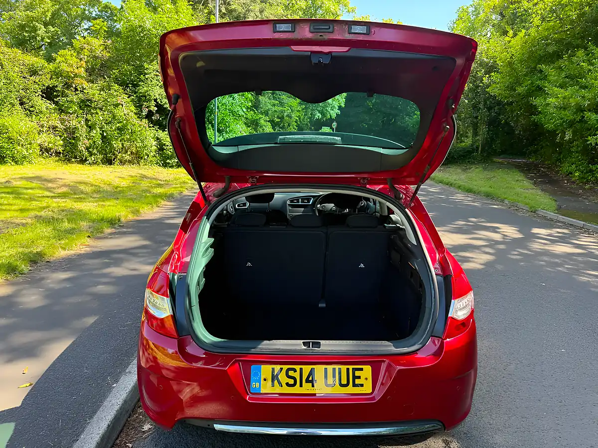 Used 2014 Citroen C4 Vtr+ Red - Interior and Exterior details 9