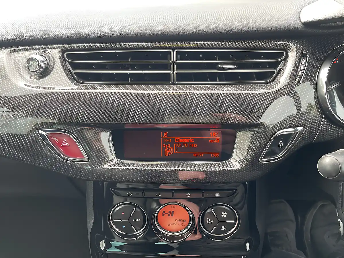 Used 2014 Citroen DS3 Airdream Dsport Plus White - Interior and Exterior details 14