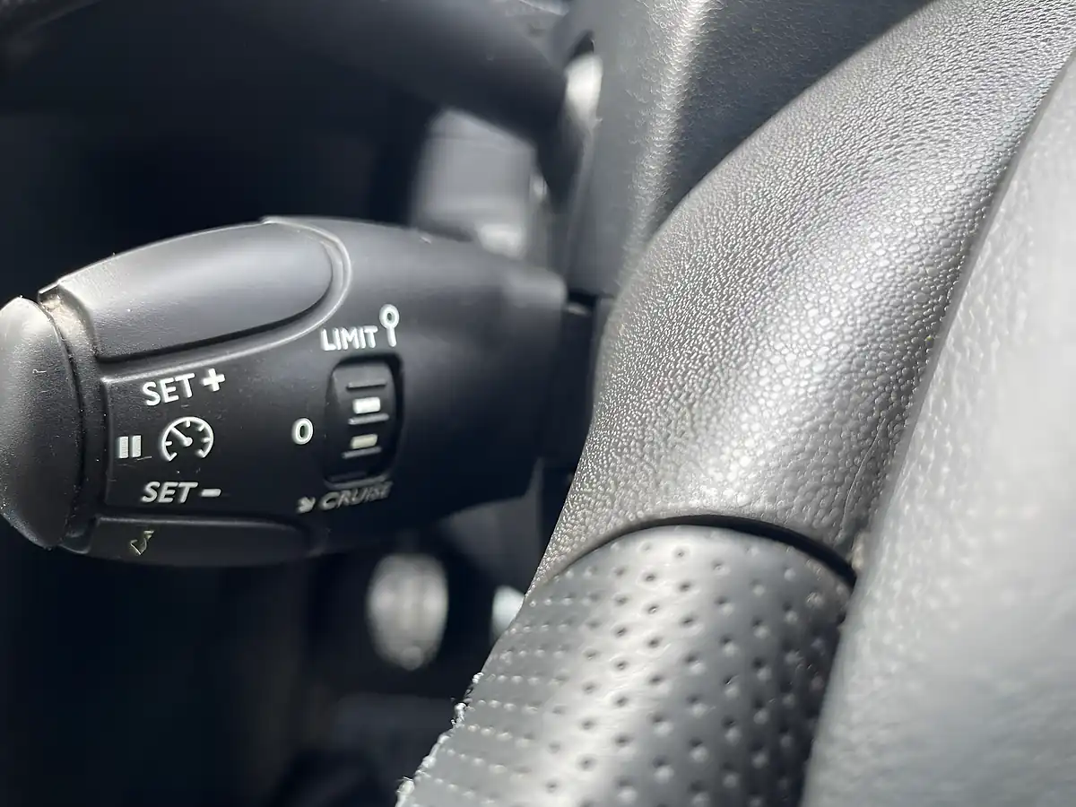 Used 2014 Citroen DS3 Airdream Dsport Plus White - Interior and Exterior details 16