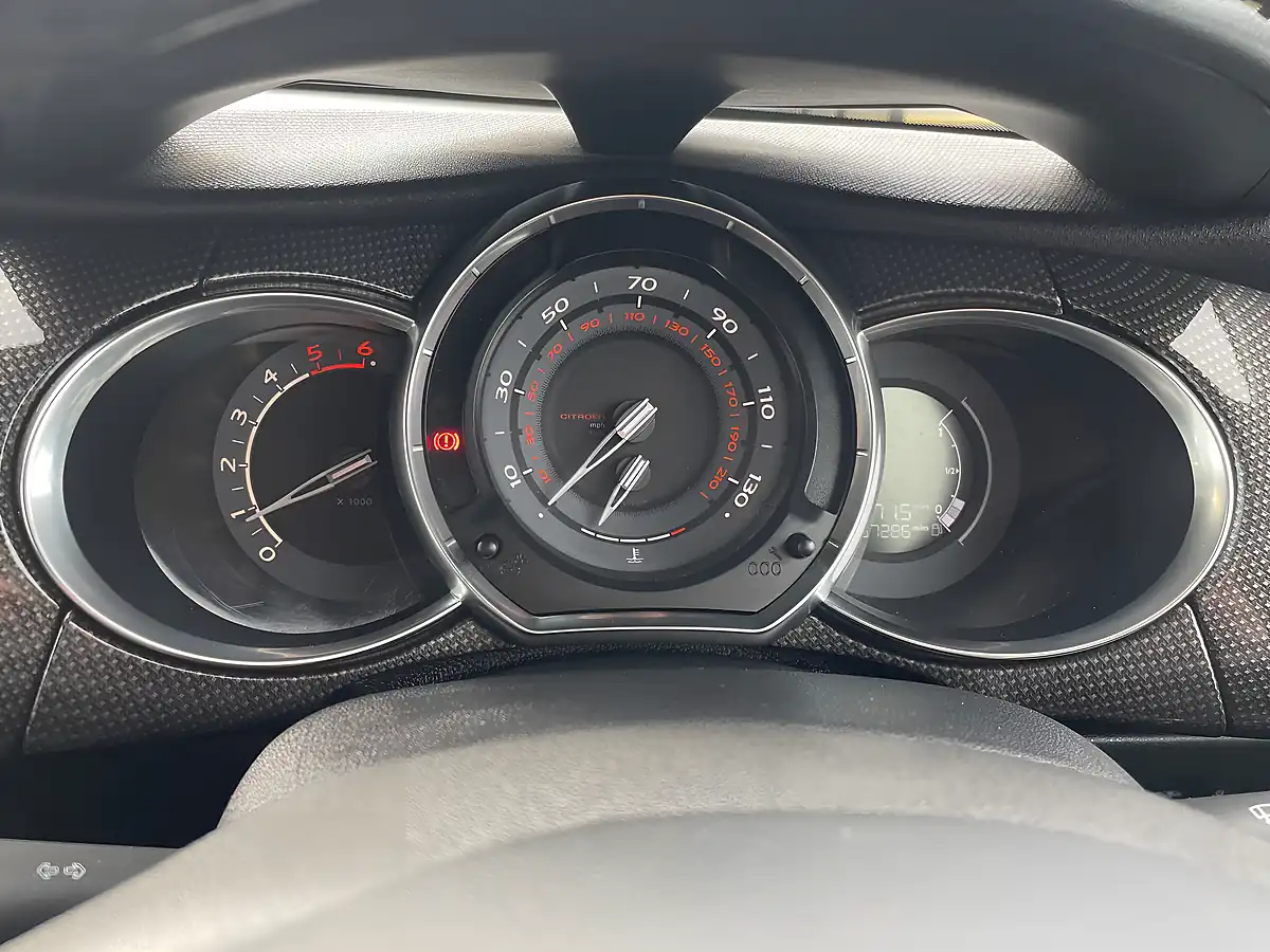 Used 2014 Citroen DS3 Airdream Dsport Plus White - Interior and Exterior details 20