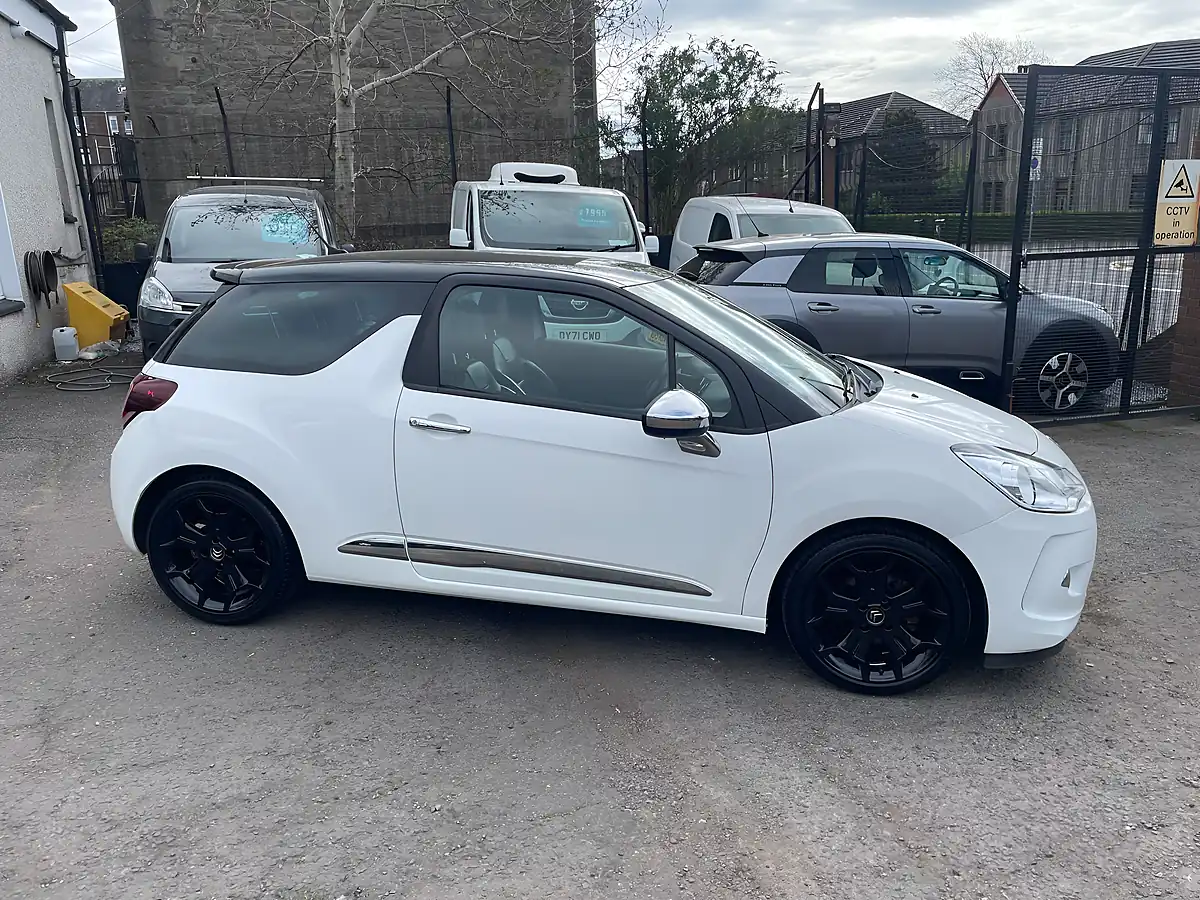 Used 2014 Citroen DS3 Airdream Dsport Plus White - Interior and Exterior details 3