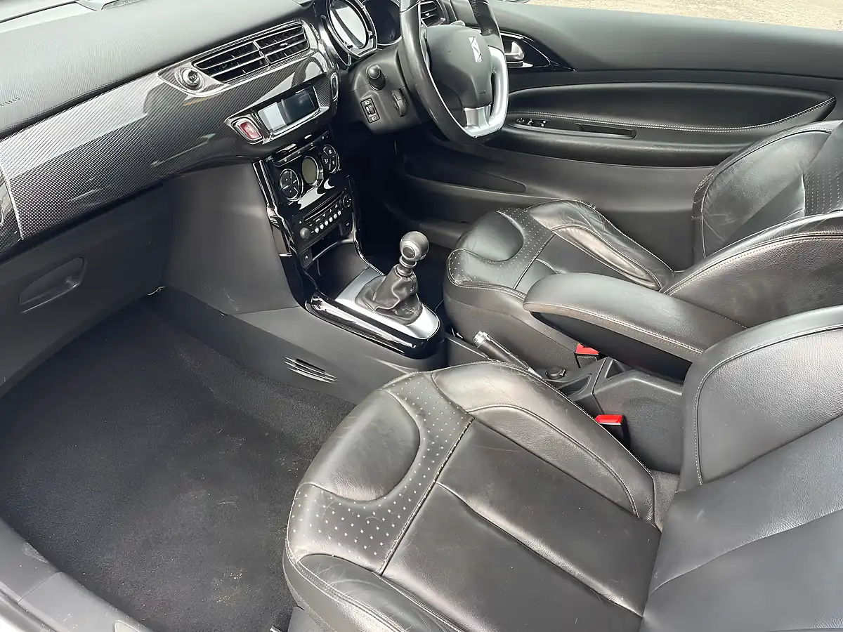 Used 2014 Citroen DS3 Airdream Dsport Plus White - Interior and Exterior details 9