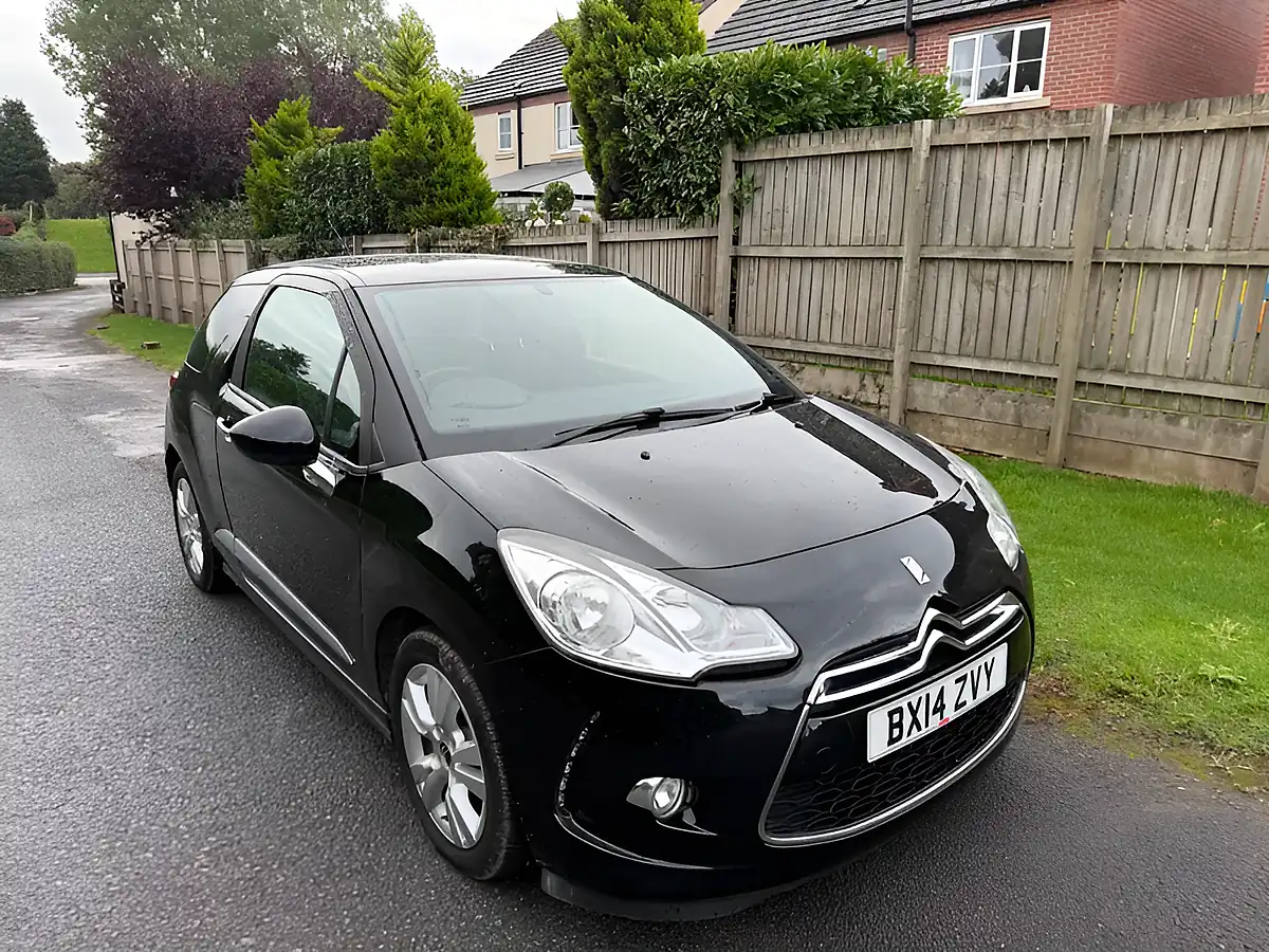 Used 2014 Citroen DS3 Airdream Dstyle Black - Interior and Exterior details 14