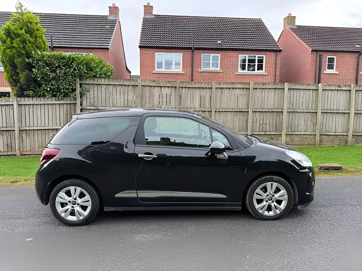Used 2014 Citroen DS3 Airdream Dstyle Black - Interior and Exterior details 3