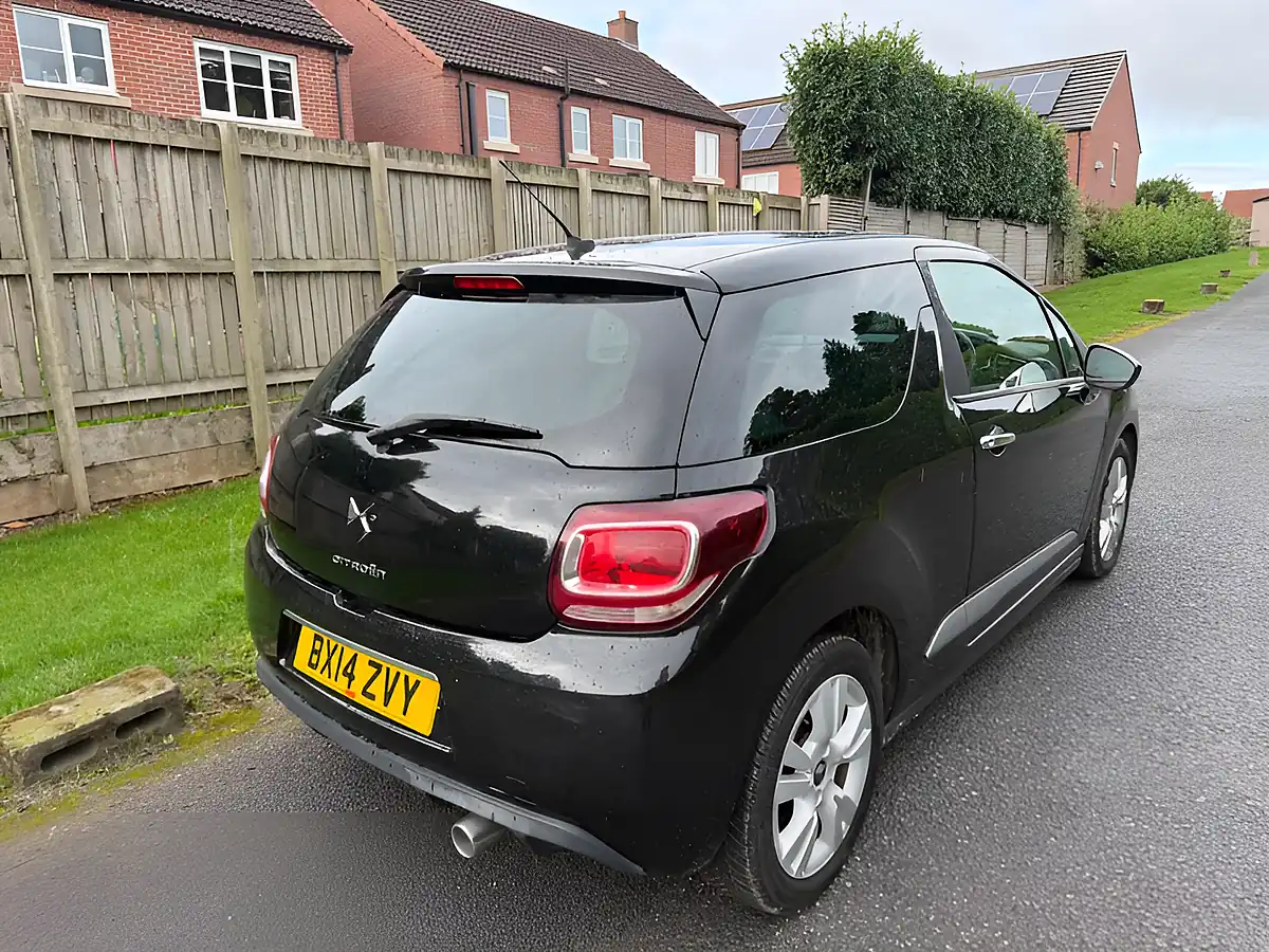Used 2014 Citroen DS3 Airdream Dstyle Black - Interior and Exterior details 5