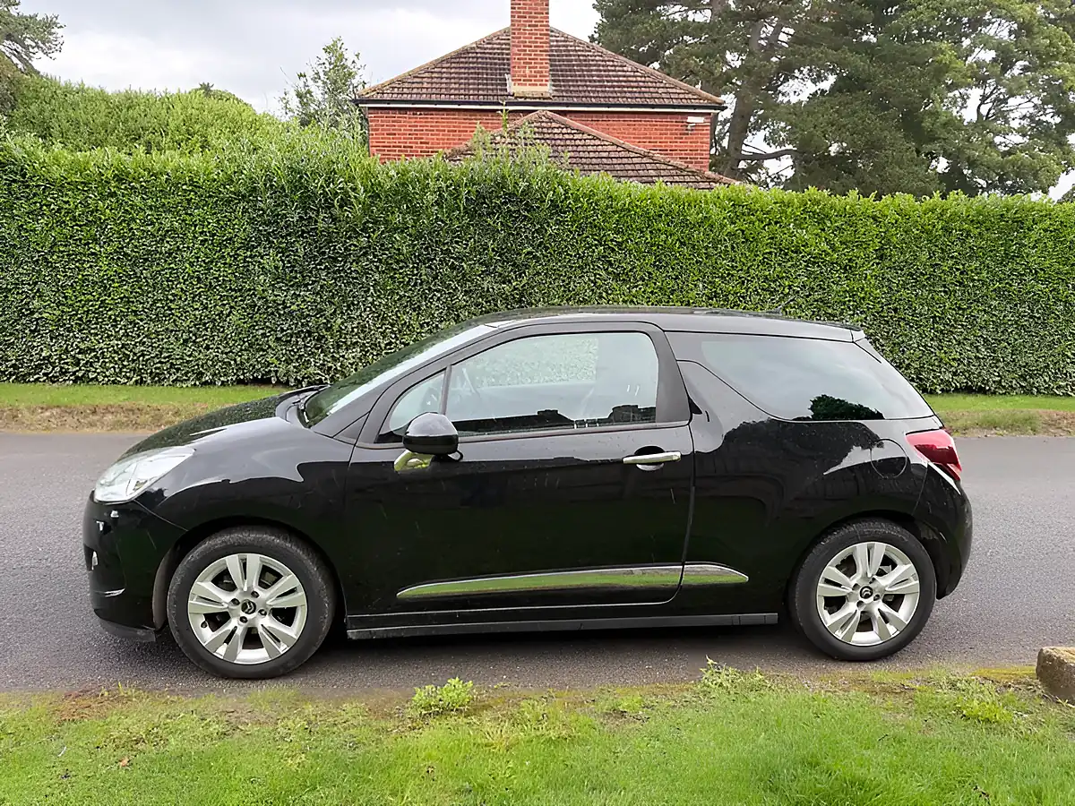 Used 2014 Citroen DS3 Airdream Dstyle Black - Interior and Exterior details 8