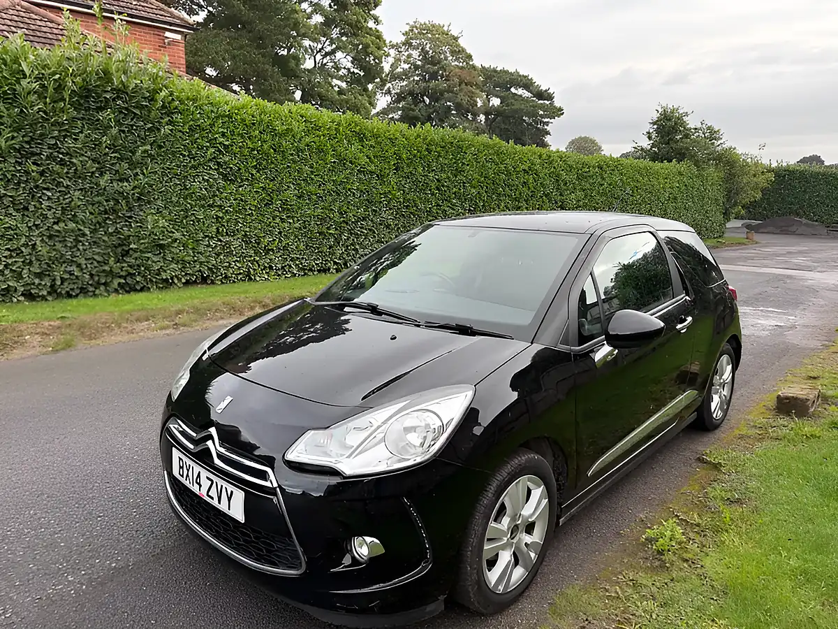 Used 2014 Citroen DS3 Airdream Dstyle Black - Interior and Exterior details 9
