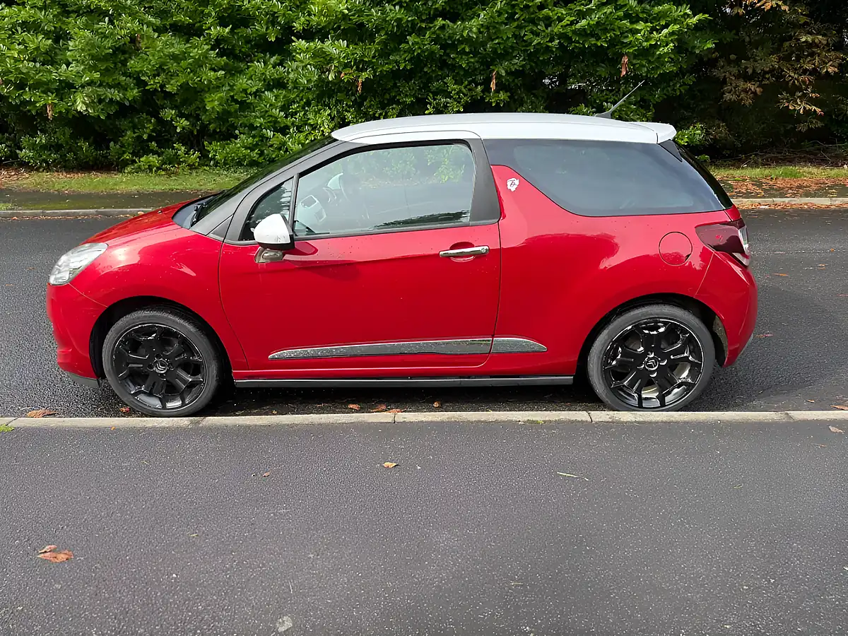 Used 2014 Citroen DS3 Design By Benefit Red - Interior and Exterior details 6