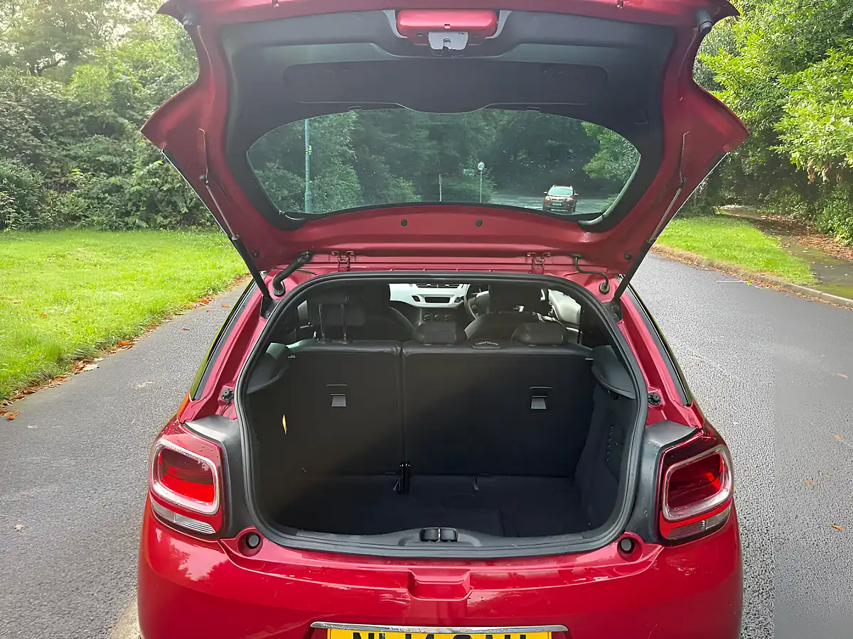 Used 2014 Citroen DS3 Design By Benefit Red - Interior and Exterior details 7