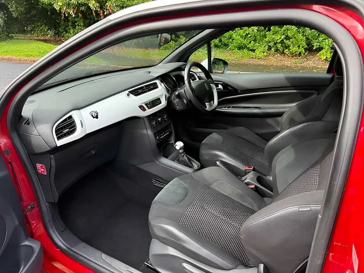 Used 2014 Citroen DS3 Design By Benefit Red - Interior and Exterior details 9