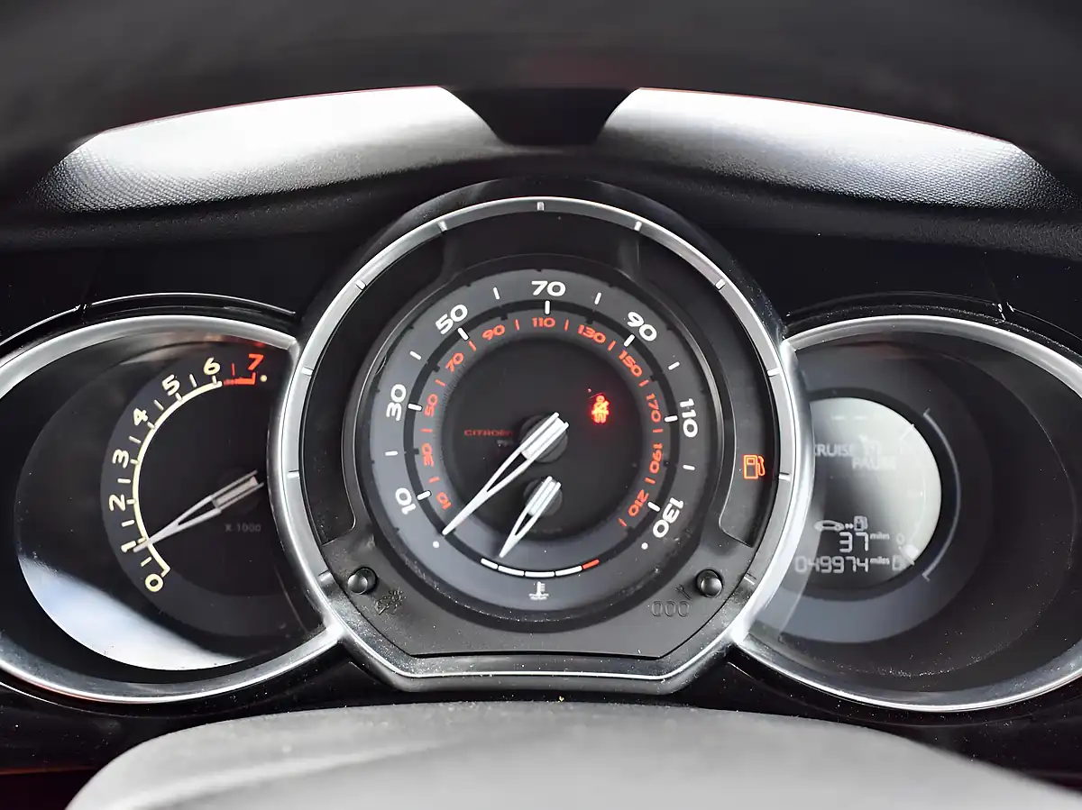 Used 2014 Citroen DS3 Dstyle Plus Blue - Interior and Exterior details 10