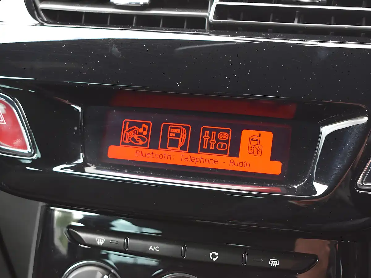 Used 2014 Citroen DS3 Dstyle Plus Blue - Interior and Exterior details 11