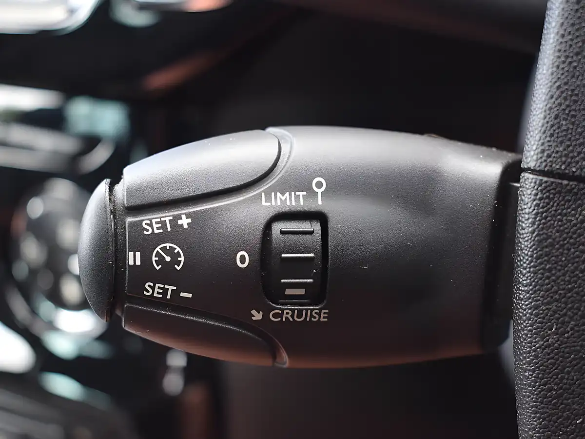 Used 2014 Citroen DS3 Dstyle Plus Blue - Interior and Exterior details 12