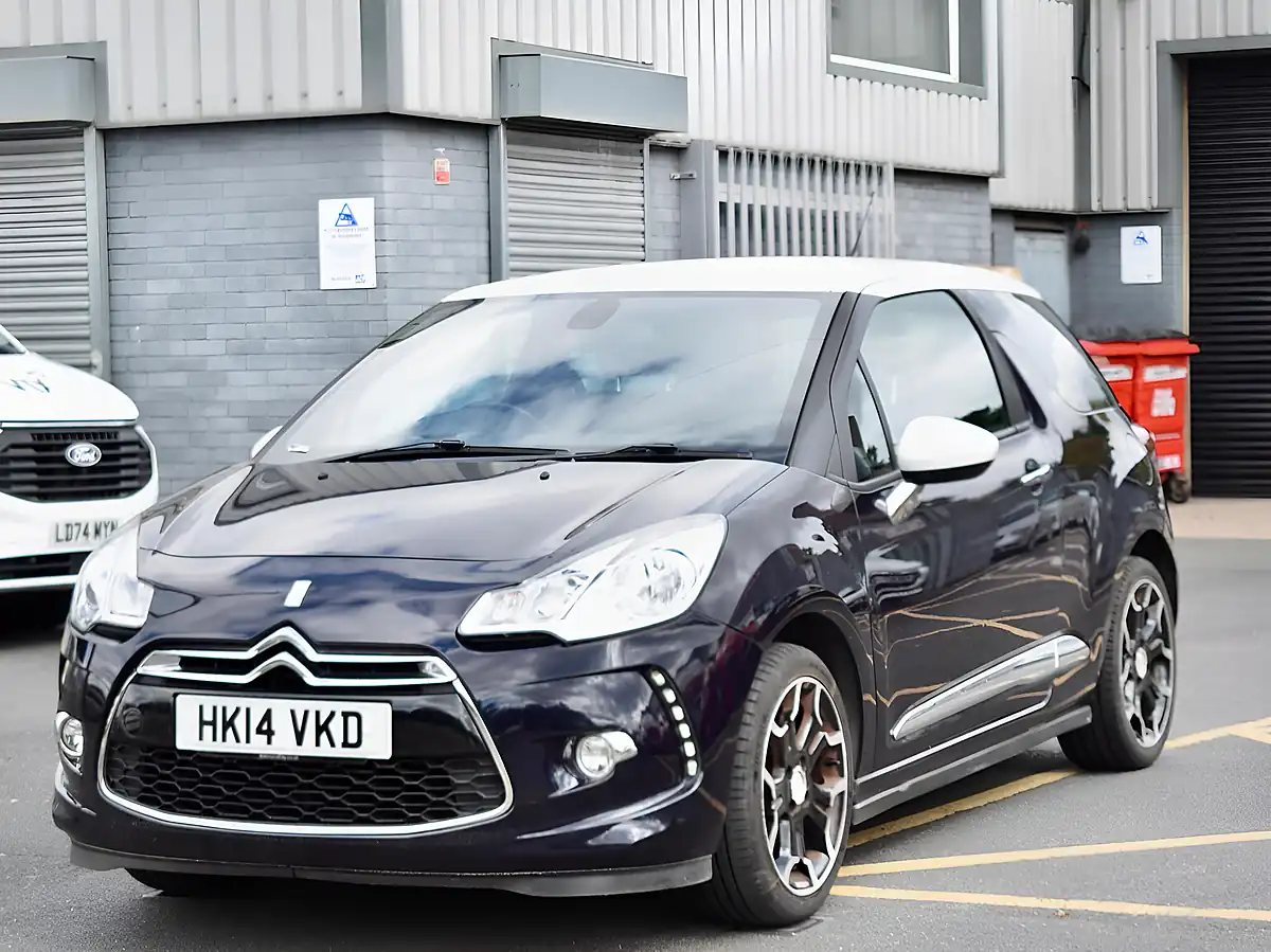 Used 2014 Citroen DS3 Dstyle Plus Blue - Interior and Exterior details 16