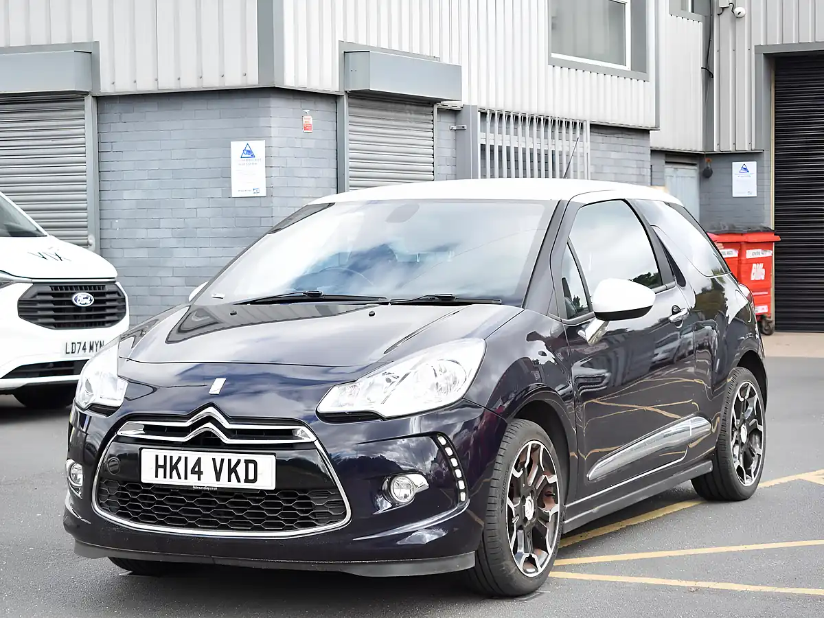 Used 2014 Citroen DS3 Dstyle Plus Blue - Interior and Exterior details 3