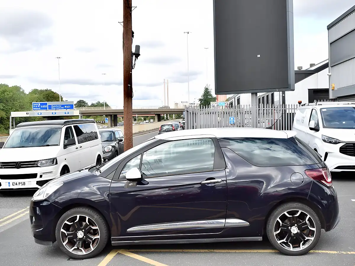 Used 2014 Citroen DS3 Dstyle Plus Blue - Interior and Exterior details 4