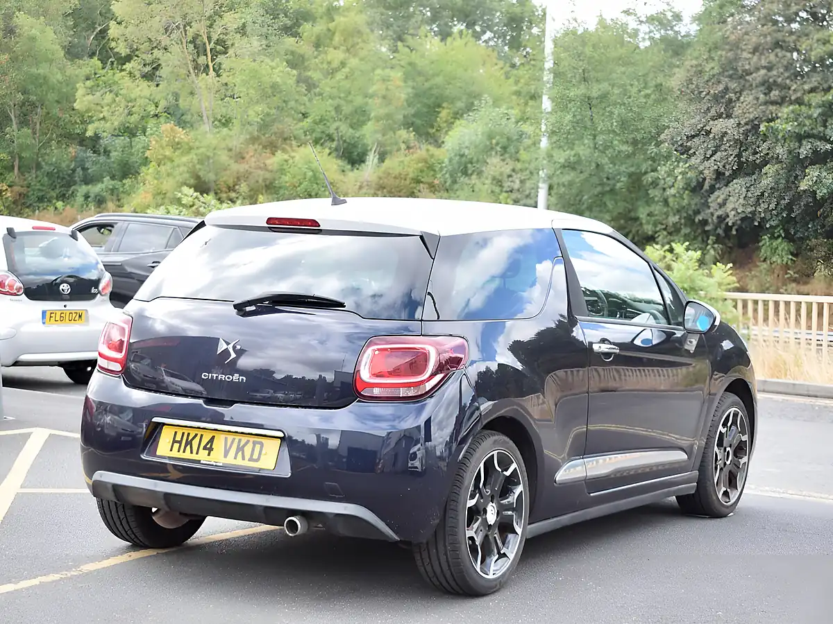 Used 2014 Citroen DS3 Dstyle Plus Blue - Interior and Exterior details 9
