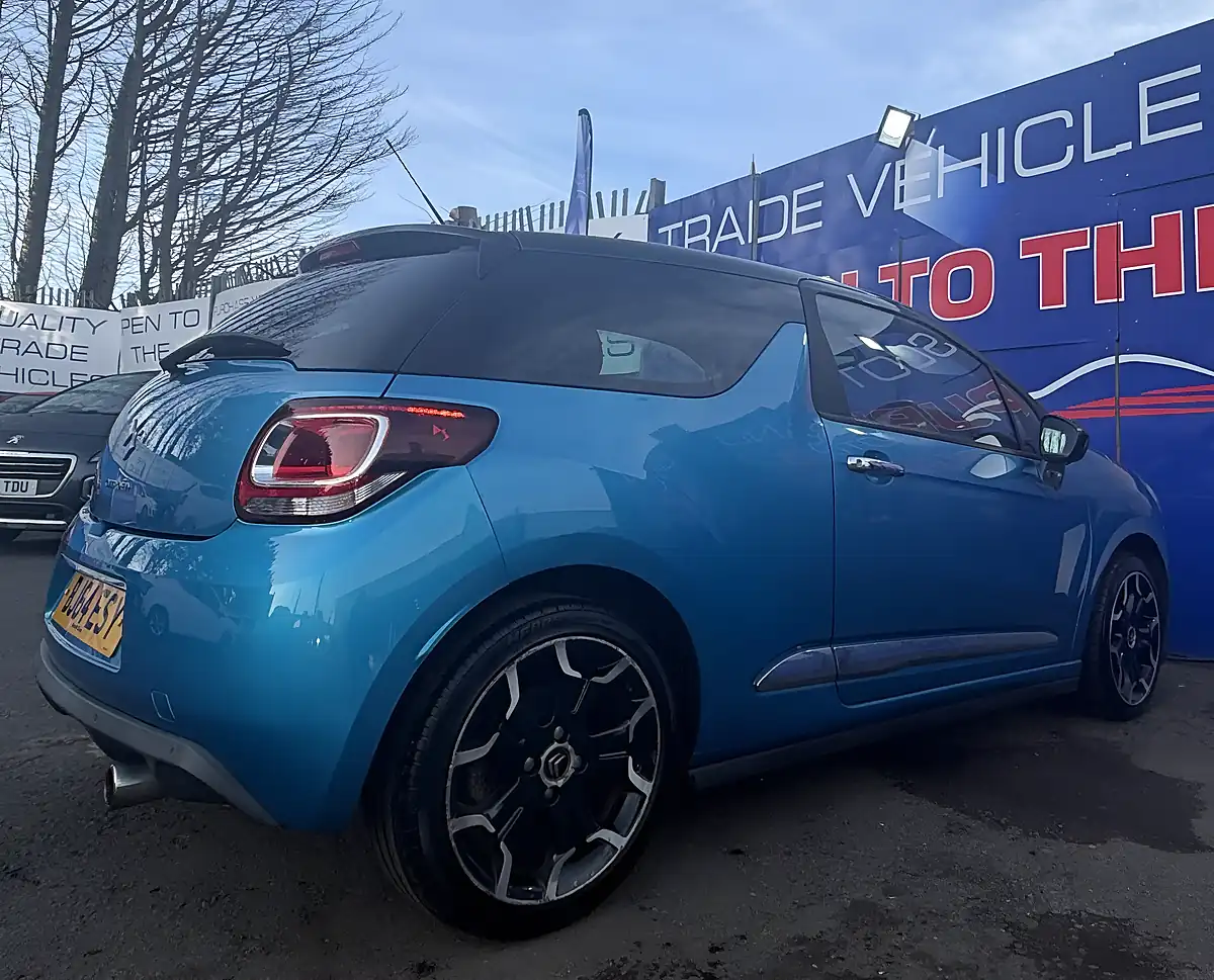Used 2014 Citroen DS3 Dstyle Plus Blue - Interior and Exterior details 10