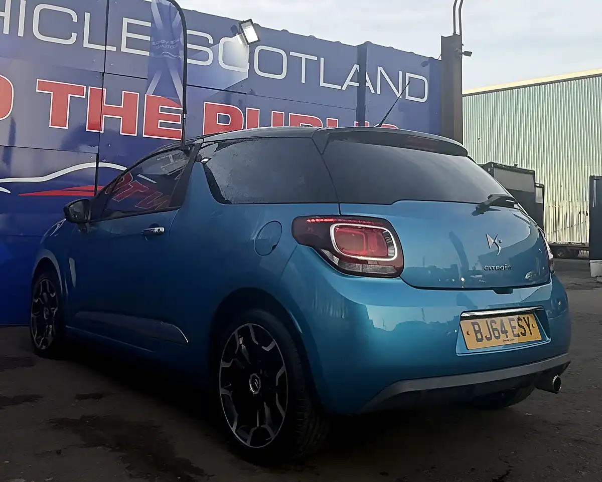 Used 2014 Citroen DS3 Dstyle Plus Blue - Interior and Exterior details 13
