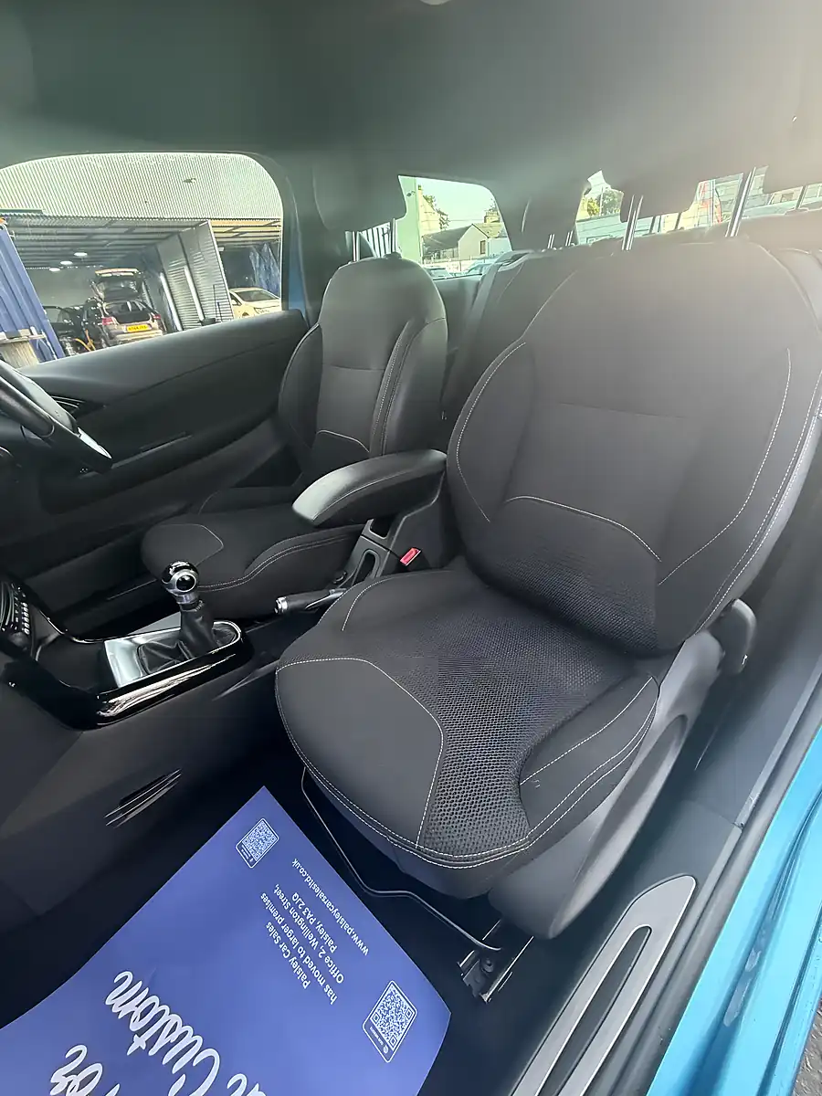 Used 2014 Citroen DS3 Dstyle Plus Blue - Interior and Exterior details 15