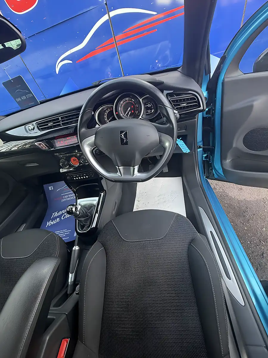 Used 2014 Citroen DS3 Dstyle Plus Blue - Interior and Exterior details 17