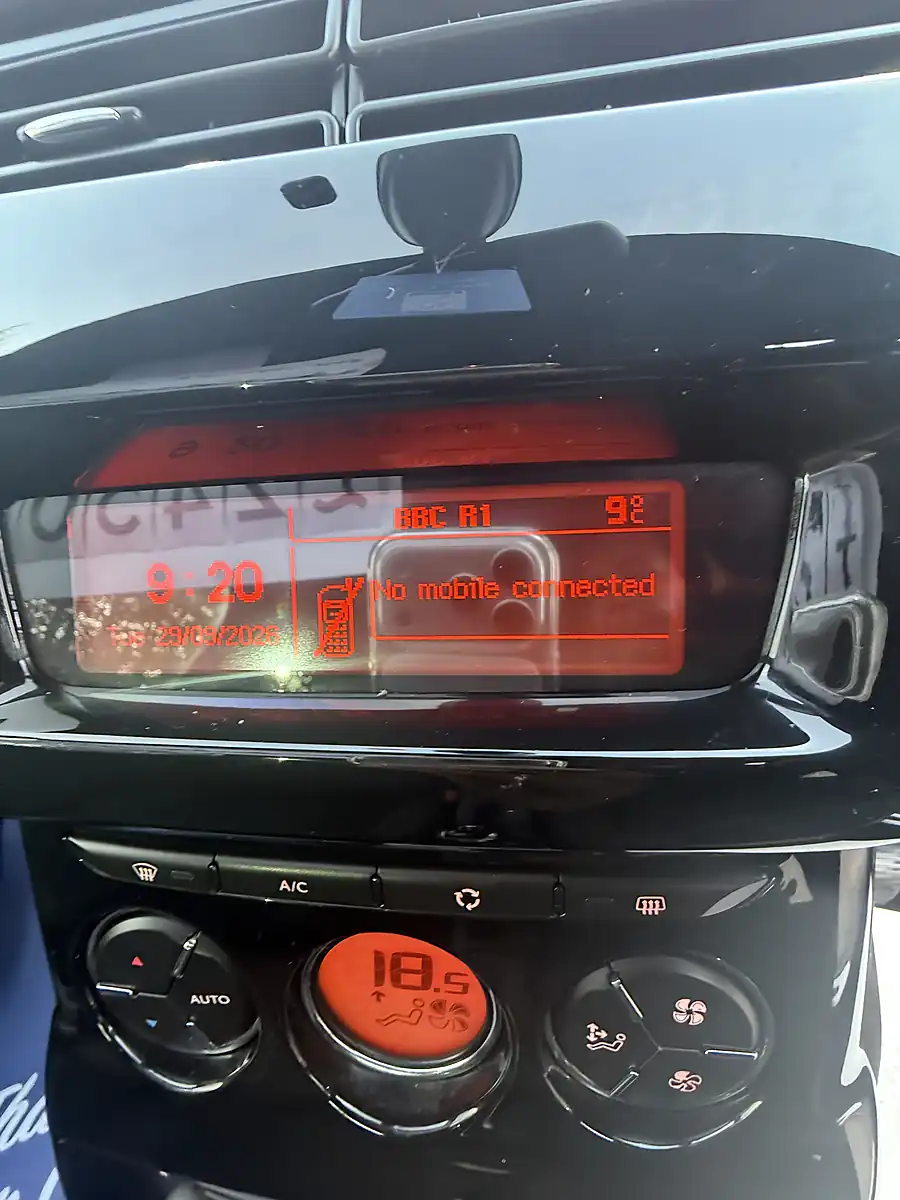 Used 2014 Citroen DS3 Dstyle Plus Blue - Interior and Exterior details 18