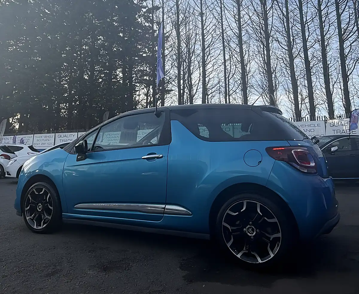 Used 2014 Citroen DS3 Dstyle Plus Blue - Interior and Exterior details 3