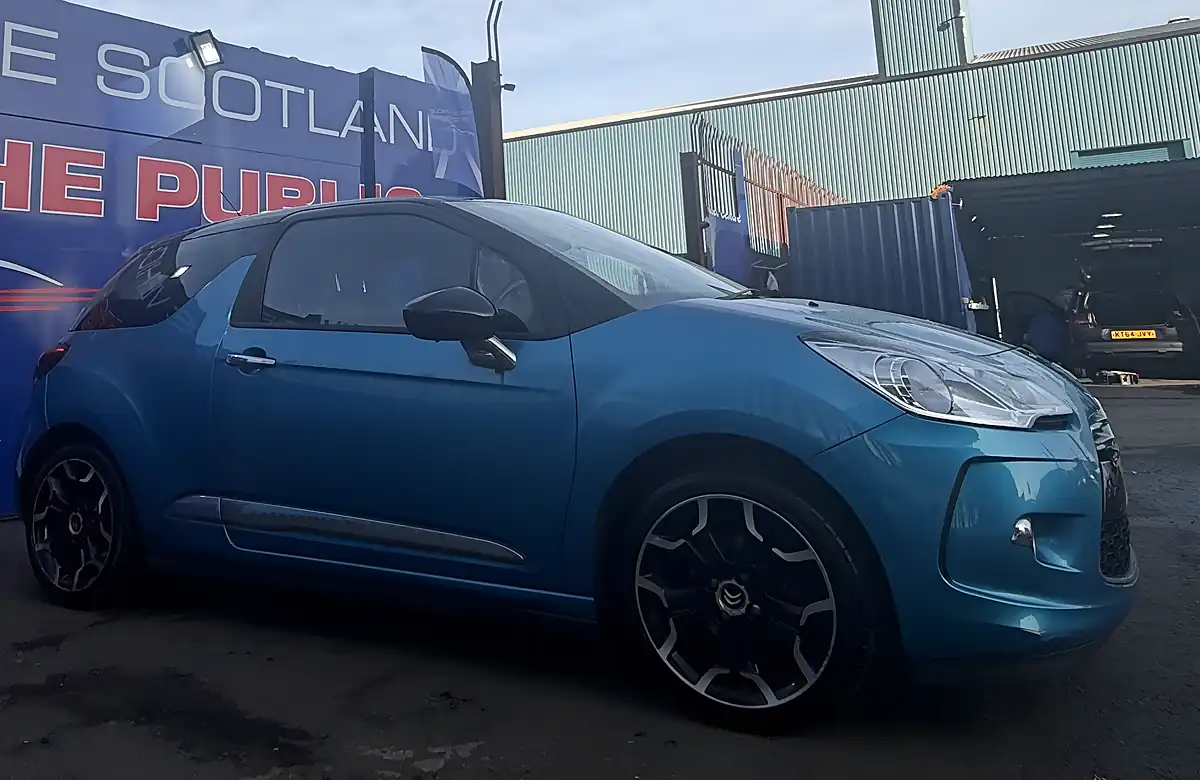 Used 2014 Citroen DS3 Dstyle Plus Blue - Interior and Exterior details 7