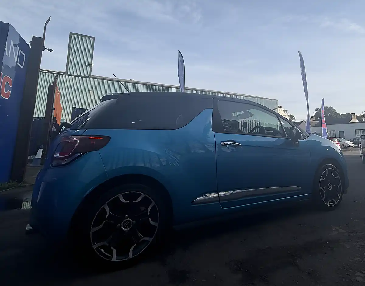 Used 2014 Citroen DS3 Dstyle Plus Blue - Interior and Exterior details 8