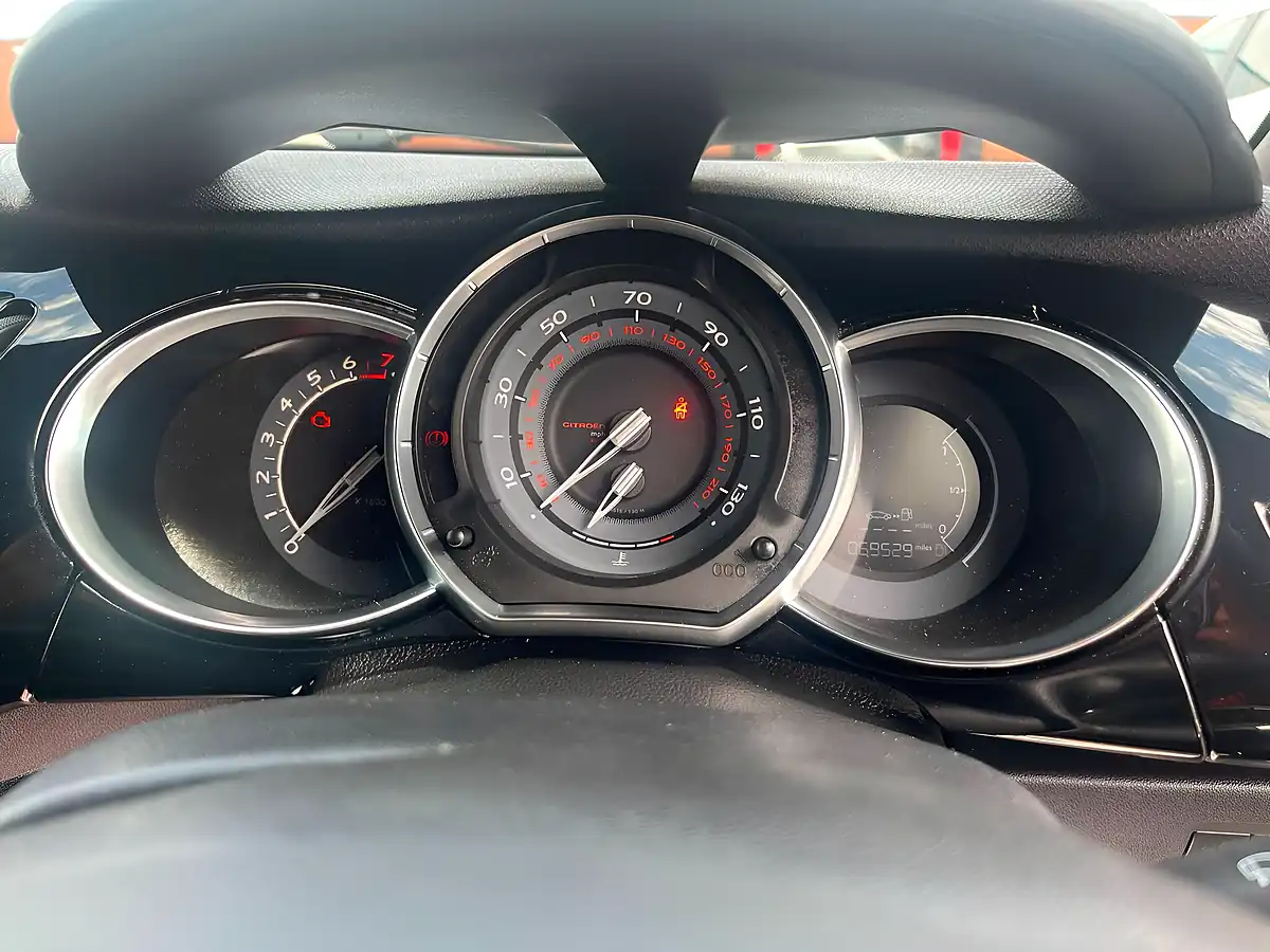 Used 2014 Citroen DS3 Dstyle Plus Purple - Interior and Exterior details 12