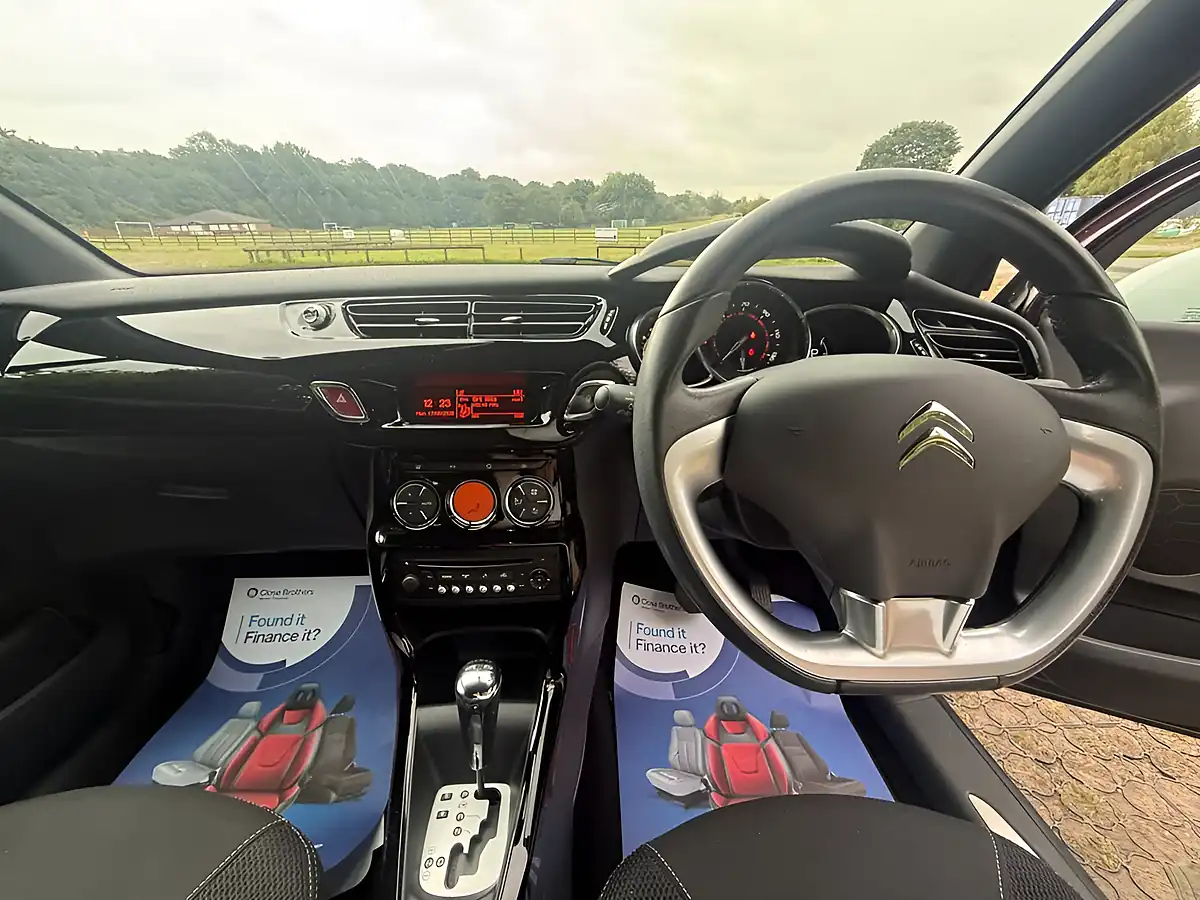 Used 2014 Citroen DS3 Dstyle Plus Purple - Interior and Exterior details 11